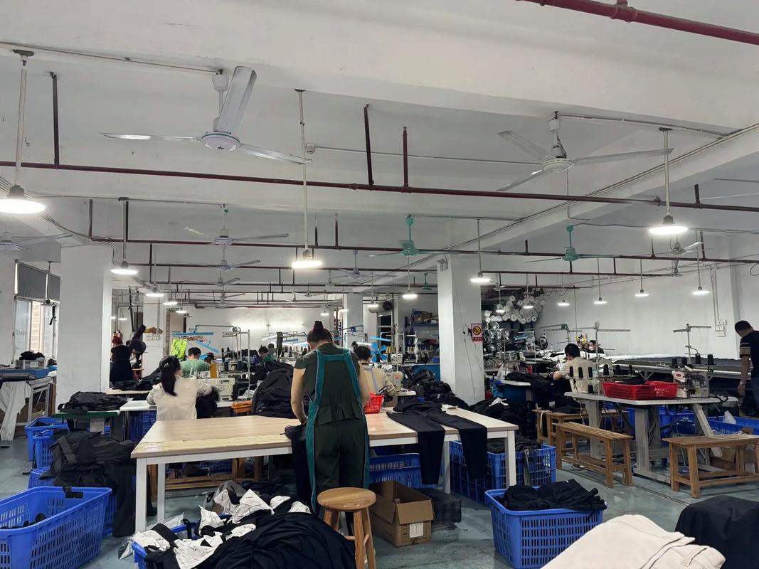 探尋工作一線 走進(jìn)繁忙的服裝廠車間