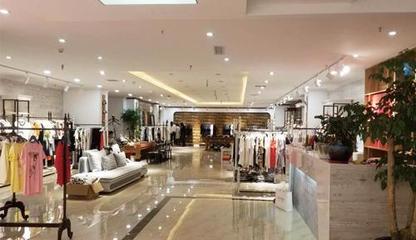 探尋合肥服裝新業(yè)態(tài) 背街深巷里的箱包跨界銷售模式